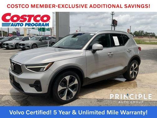 2023 Volvo XC40 B5 Plus Bright Theme