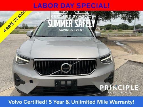 2023 Volvo XC40 B5 Plus Bright Theme