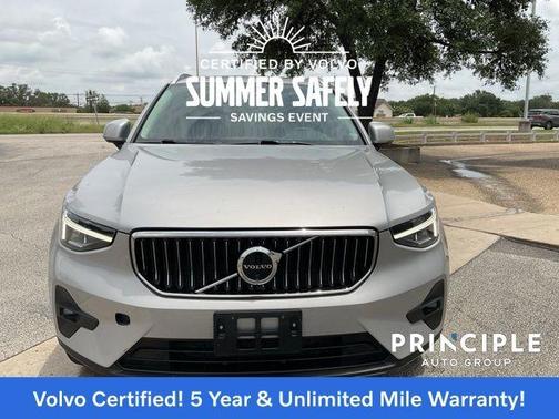 2023 Volvo XC40 B5 Plus Bright Theme