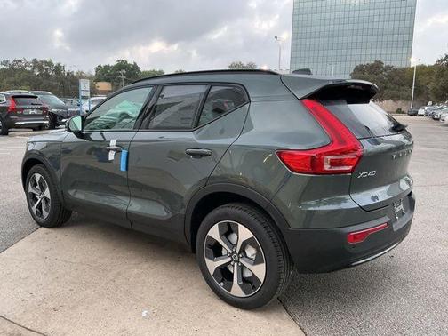 2026 Volvo XC40 B5 Plus