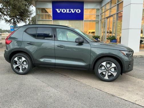 2026 Volvo XC40 B5 Plus