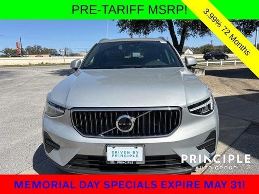 2025 Volvo XC40 B5 Core Bright Theme