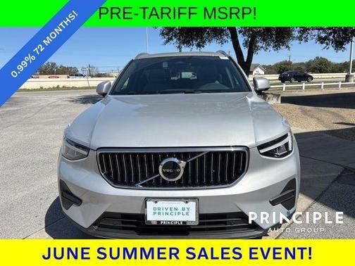 2025 Volvo XC40 B5 Core Bright Theme