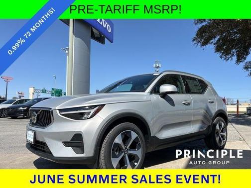 2025 Volvo XC40 B5 Core Bright Theme