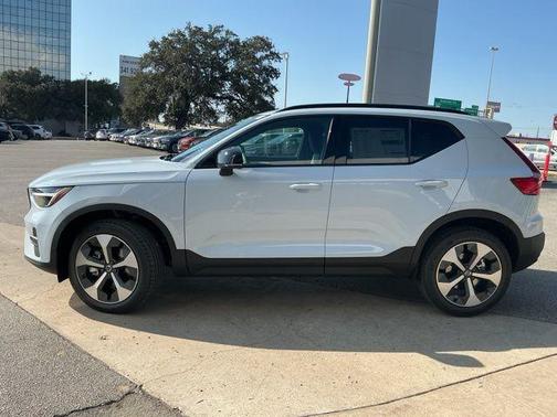 2026 Volvo XC40 B4 Core