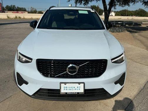 2026 Volvo XC40 B4 Core