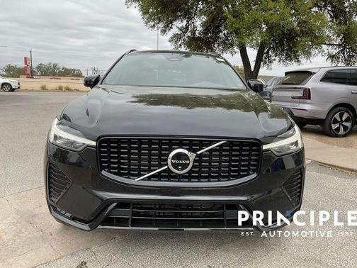 Onyx Black Metallic 2024 Volvo XC60 B5 Plus Dark Theme