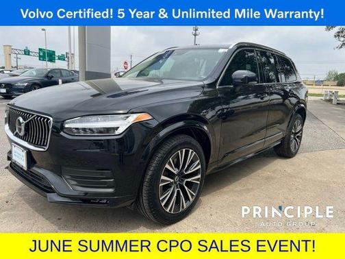 2022 Volvo XC90 T6 Momentum 7 Passenger