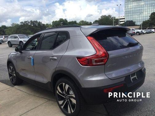 2026 Volvo XC40 B4 Plus