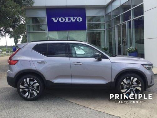 2026 Volvo XC40 B4 Plus
