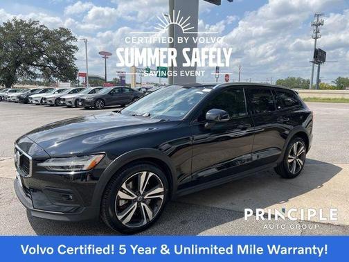 2023 Volvo V60 Cross Country B5 Plus