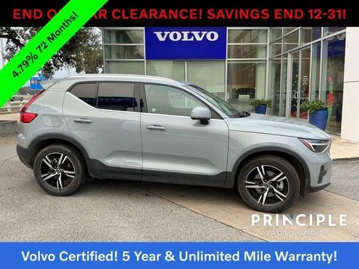 2025 Volvo XC40 B5 Core Bright Theme