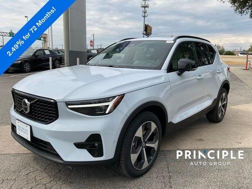 2026 Volvo XC40 B5 Plus