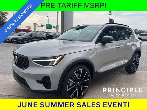 2025 Volvo XC40 B5 Plus Dark Theme