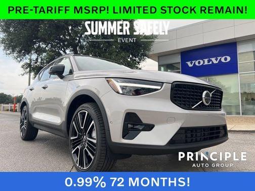 2025 Volvo XC40 B5 Plus Dark Theme
