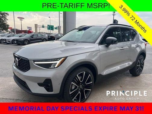 2025 Volvo XC40 B5 Plus Dark Theme