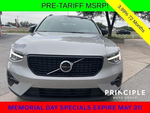 2025 Volvo XC40 B5 Plus Dark Theme