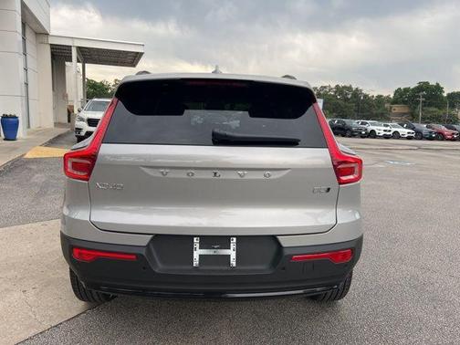 2025 Volvo XC40 B5 Plus Dark Theme