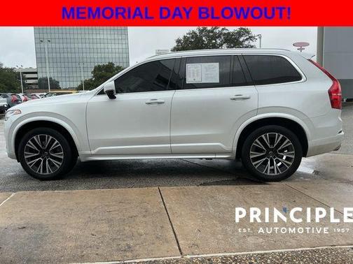 Crystal White Metallic 2021 Volvo XC90 T5 Momentum 7 Passenger