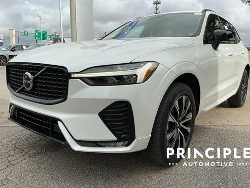 Crystal White Metallic 2024 Volvo XC60 B5 Core