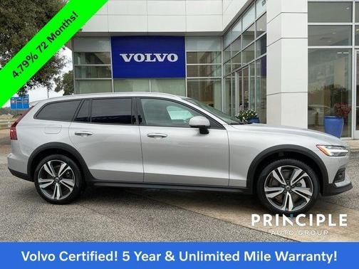 2025 Volvo V60 Cross Country B5 Plus