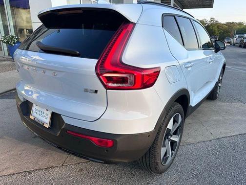 2026 Volvo XC40 B5 Plus