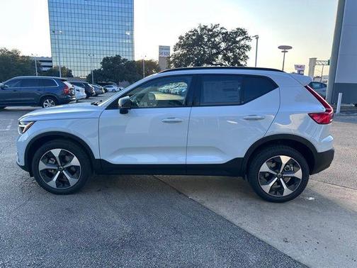 2026 Volvo XC40 B5 Plus
