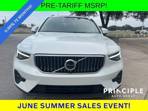 2025 Volvo XC40 B5 Ultra Bright Theme