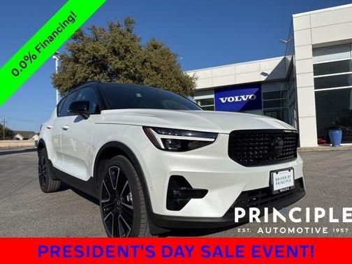 2026 Volvo XC40 B5 Ultra Black Edition