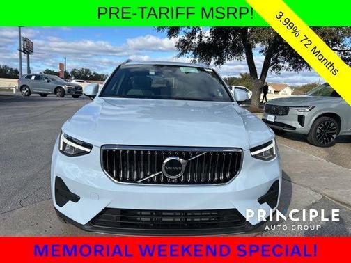 2025 Volvo XC40 B5 Core Bright Theme