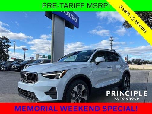 2025 Volvo XC40 B5 Core Bright Theme