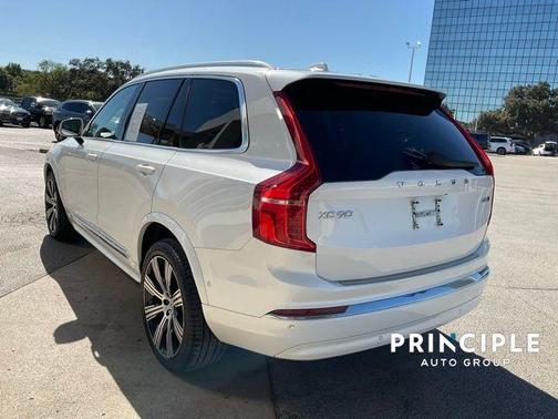2024 Volvo XC90 B5 Plus Bright Theme