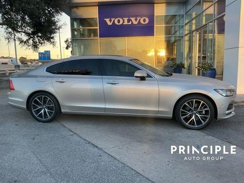 2018 Volvo S90 T5 Momentum