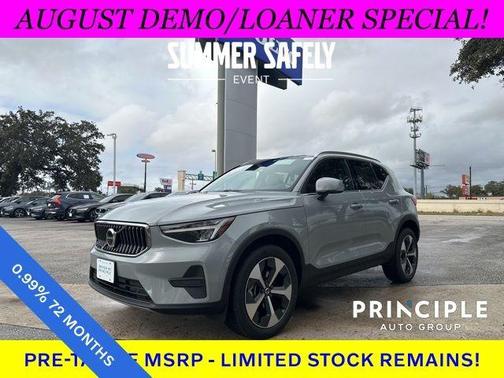 2025 Volvo XC40 B5 Core Bright Theme
