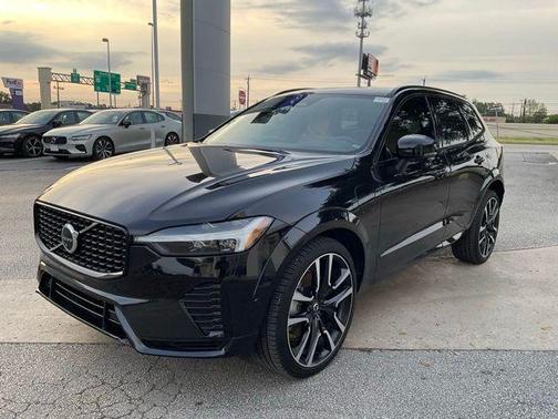 2024 Volvo XC60 Recharge Plug-In Hybrid T8 Ultimate Dark Theme