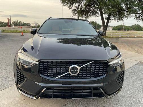 2024 Volvo XC60 Recharge Plug-In Hybrid T8 Ultimate Dark Theme