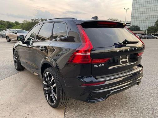 2024 Volvo XC60 Recharge Plug-In Hybrid T8 Ultimate Dark Theme