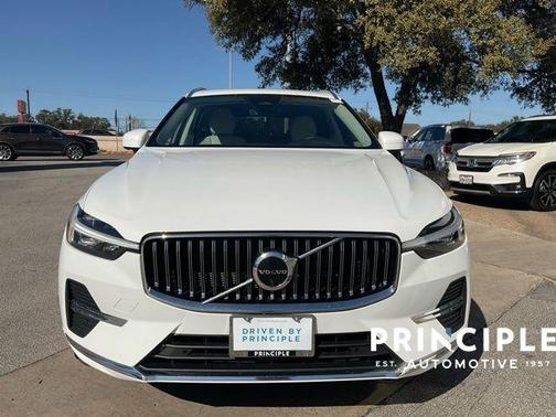 2023 Volvo XC60 B5 Plus Bright Theme