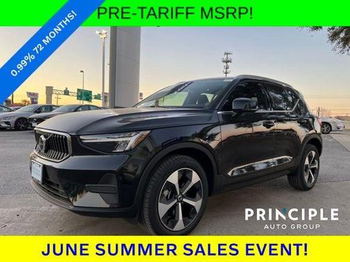 2025 Volvo XC40 B5 Core Bright Theme