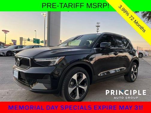 2025 Volvo XC40 B5 Core Bright Theme