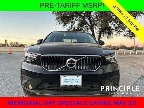 2025 Volvo XC40 B5 Core Bright Theme