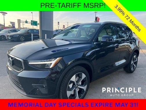 2025 Volvo XC40 B5 Plus Bright Theme