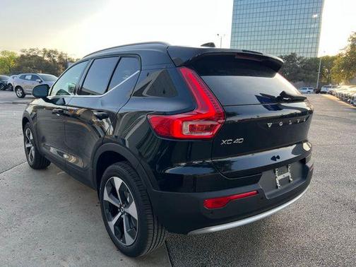 2025 Volvo XC40 B5 Plus Bright Theme