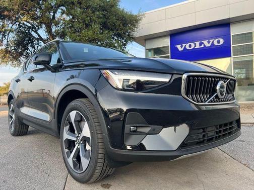 2025 Volvo XC40 B5 Plus Bright Theme
