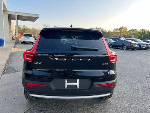 2025 Volvo XC40 B5 Plus Bright Theme