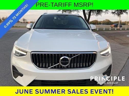 2025 Volvo XC40 B5 Core Bright Theme