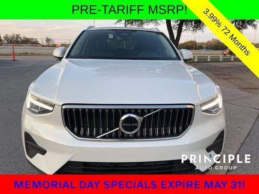 2025 Volvo XC40 B5 Core Bright Theme