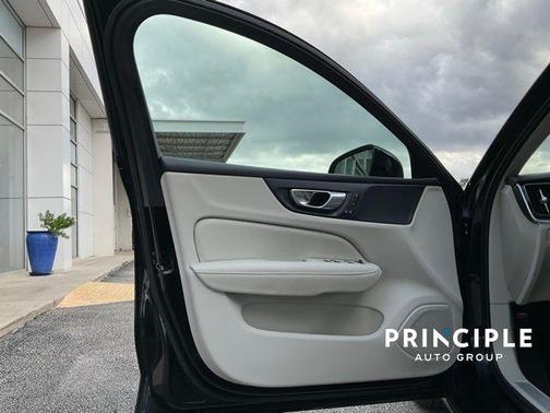 2023 Volvo S60 B5 Core Dark Theme