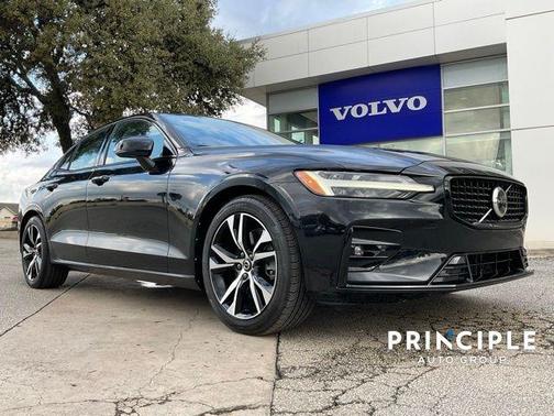 2023 Volvo S60 B5 Core Dark Theme
