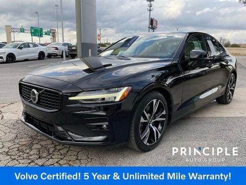 2023 Volvo S60 B5 Core Dark Theme